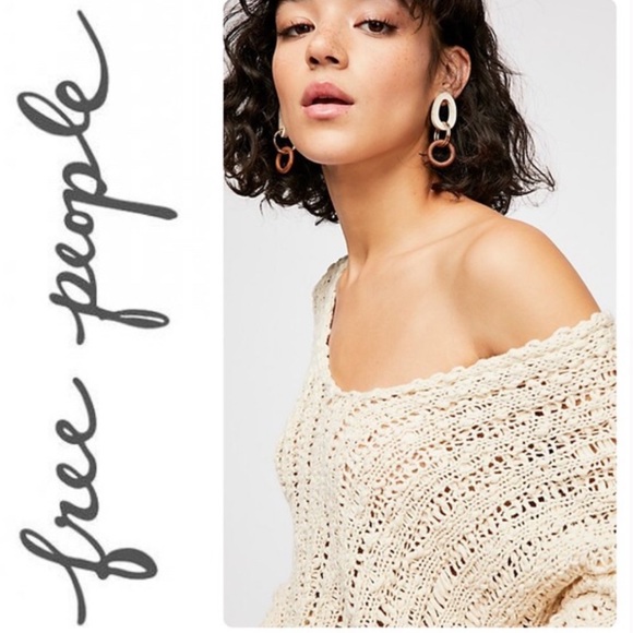 Free People Sweaters - COPY - $108😍 Free People Beach Comber V-Neck Sweater